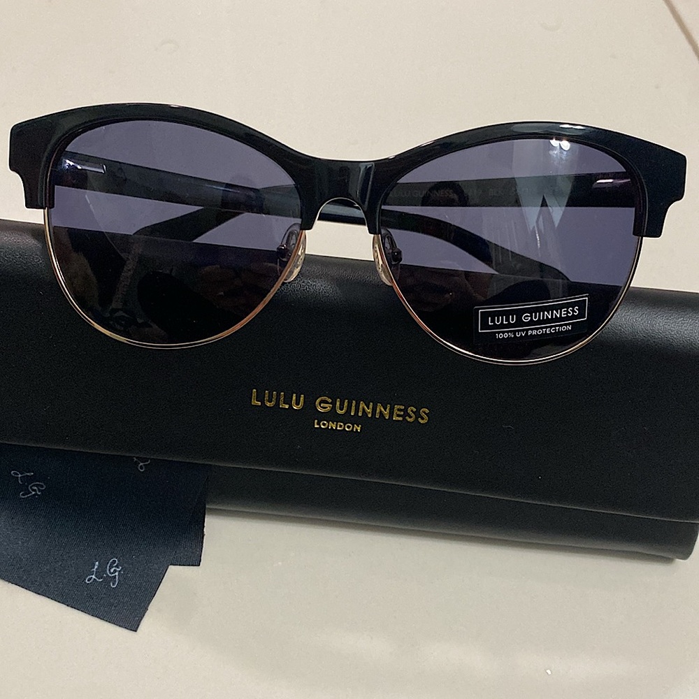 NWT- Lulu Guinness Signature Lips Sunglass!